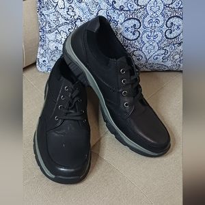 Propét leather shoes black NWOT